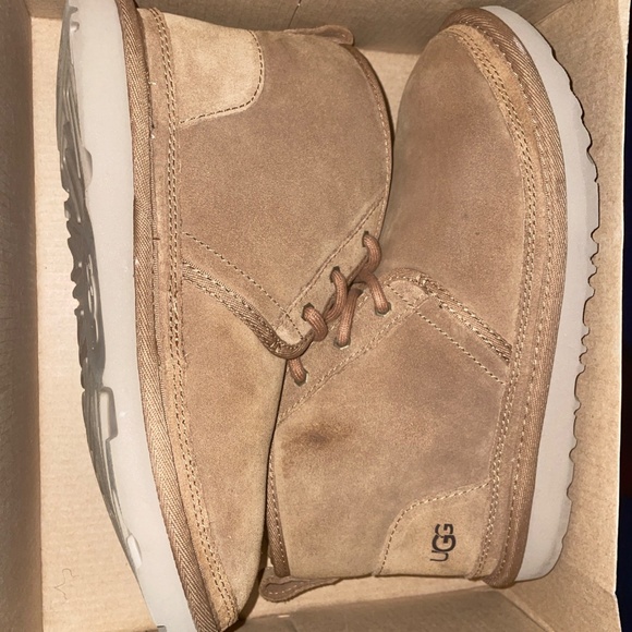 K neumel ll che uggs shoes - Picture 3 of 8